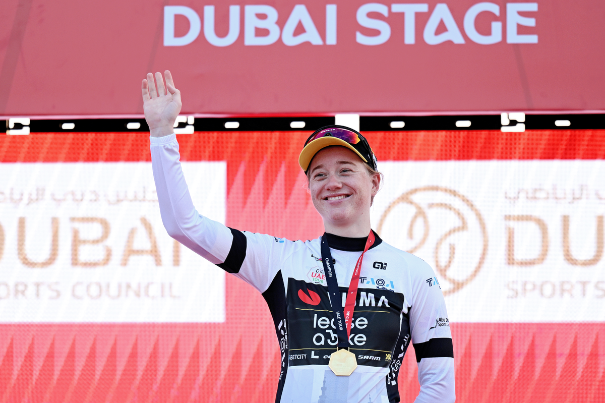 Nienke Veenhoven took the first lead in the best young rider's white jersey
