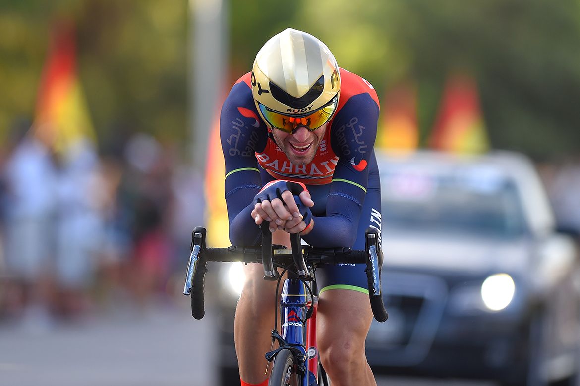 Vincenzo Nibali gives it his all