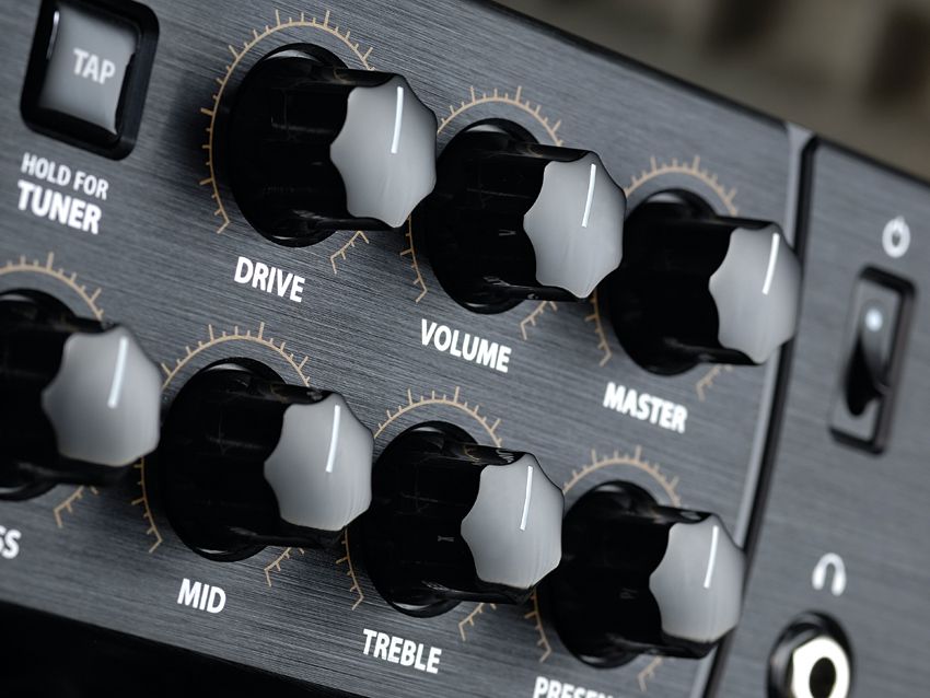 Chunky knobs enable instant amp tweaking should you need it.