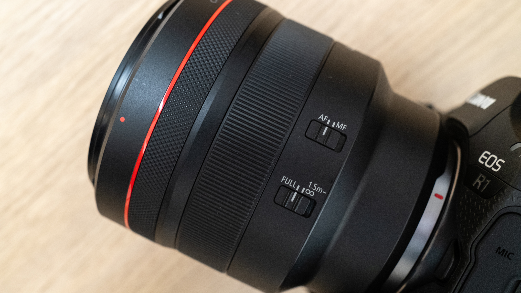 Canon RF 85mm f/1.2L USM control switches