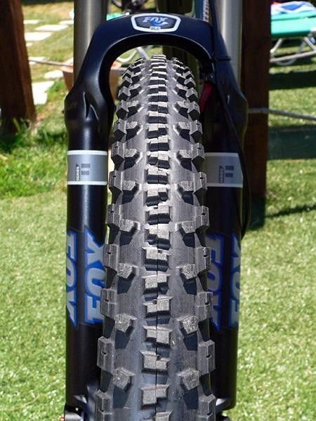 The Captain is intended as a true trail bike tire for predictable grip in most conditions.