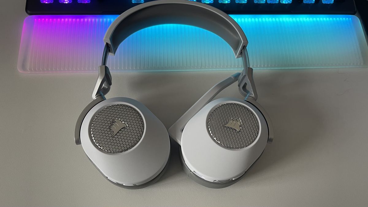 Corsair HS65 Wireless Headset Review – Custom Audio at its Finest! -  GeekaWhat