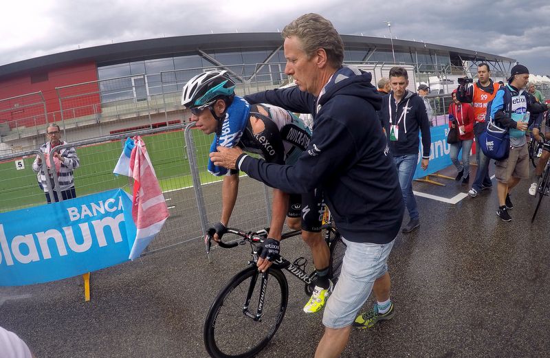 Rigoberto Uran (Etixx-Quick Step) receiving assistance after finishing the stage
