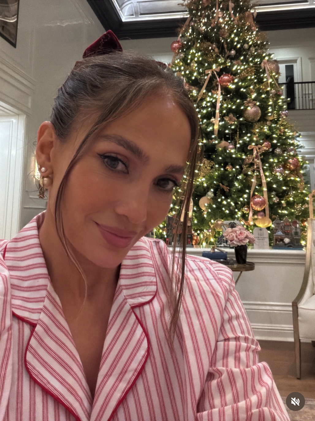 jennifer lopez wears striped pajamas on christmas eve