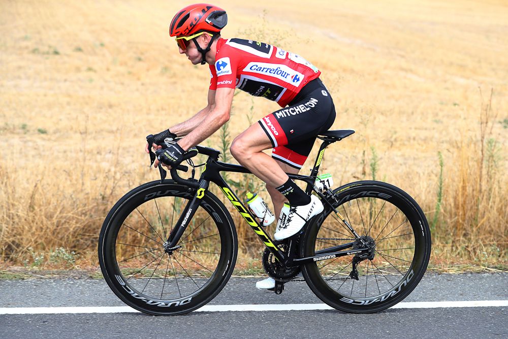 Simon Yates in red duriing stage 10 at the Vuelta
