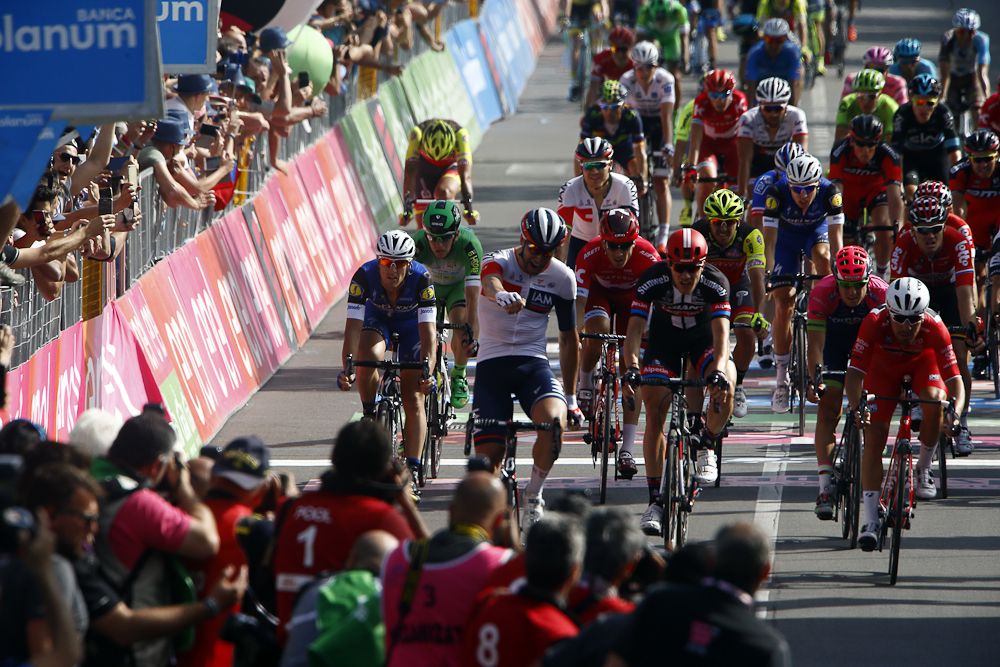 Roger Kluge wins stage 17 at the Giro d'Italia