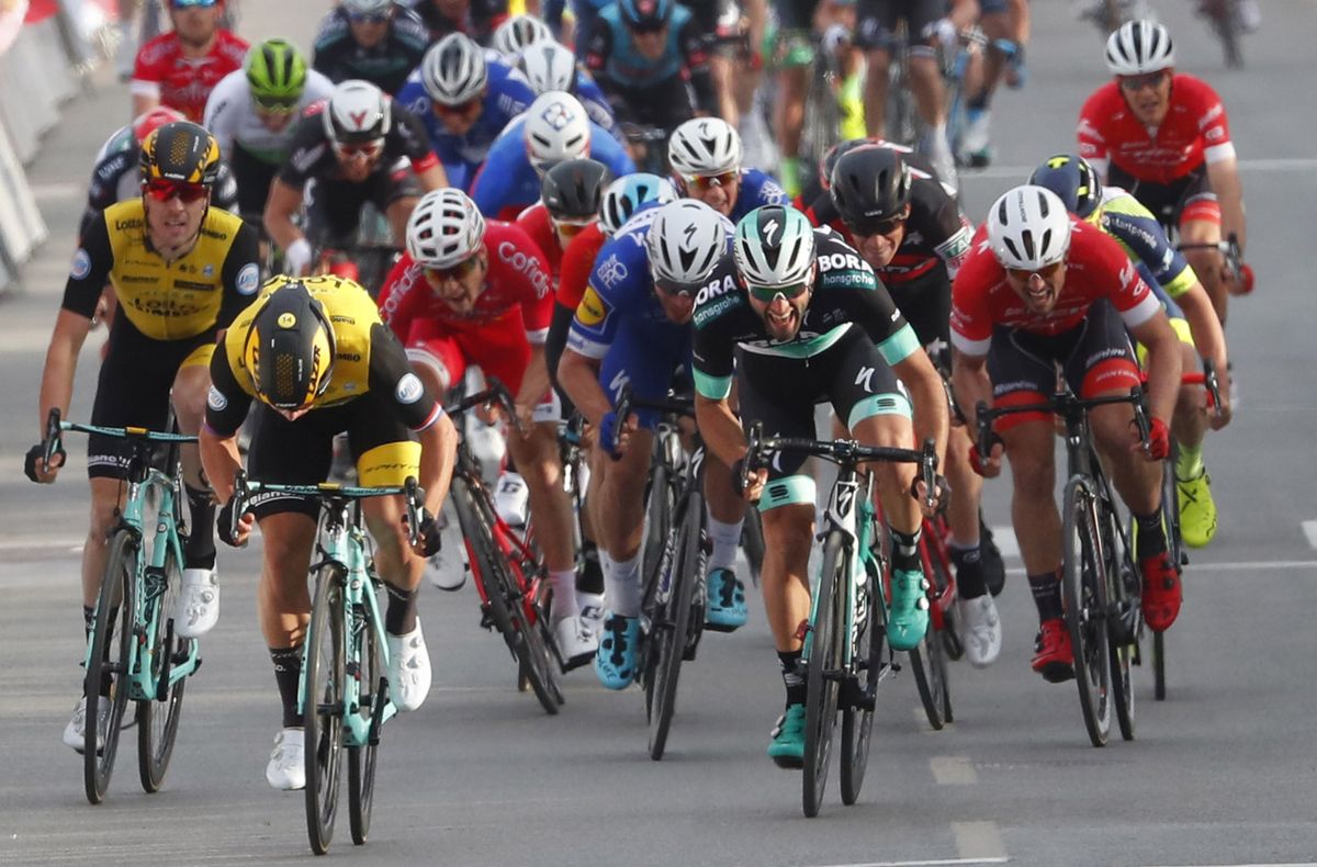 Dylan Groenewegen (LottoNL-Jumbo) heads to the line as his rivals fight for position