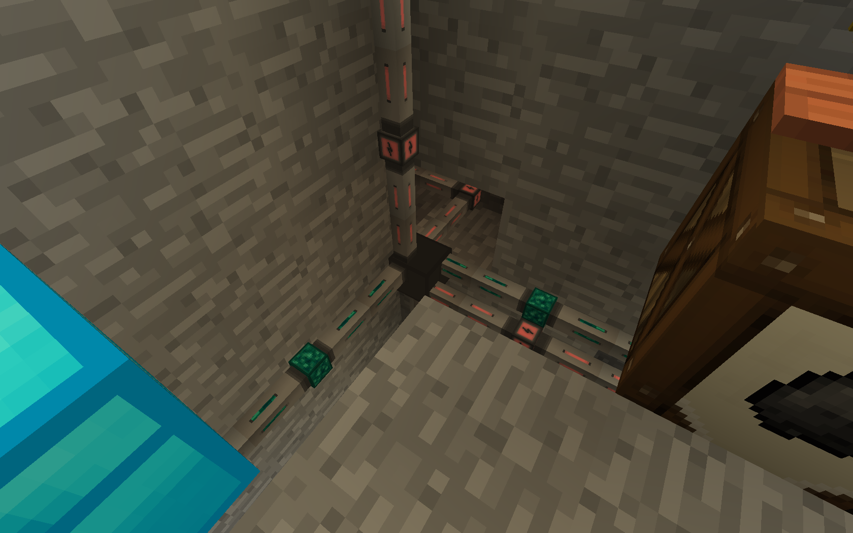 Minecraft mods - Enderio - Tubes marked with green and red inside a stone cave