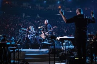 Metallica perform S&M2 live