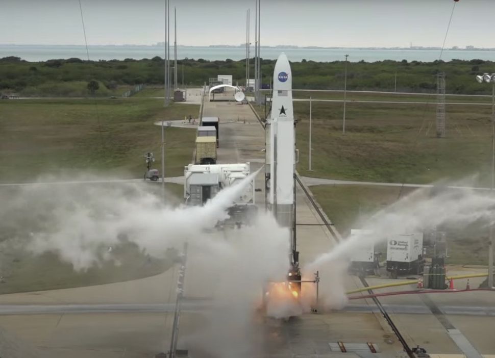 Astra rocket aborts 1st Florida launch attempt at last second (video