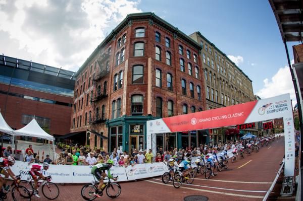 The men's race with 8 to go.