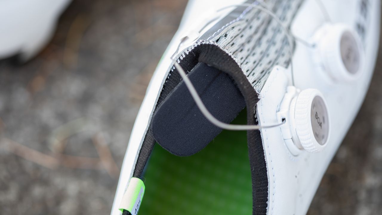 Q36.5 Unique Shoe padding under split upper