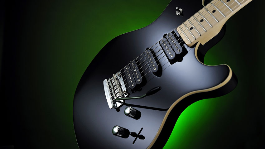 The chambered basswood body with a maple top and mahogany 'tone block' contributes to a highly resonant acoustic voice