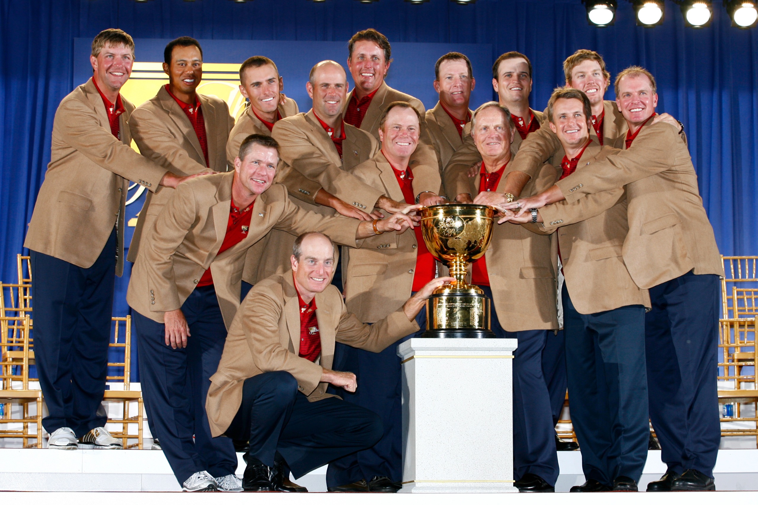 The US Team poses with the Presidents Cup following their win in 2007