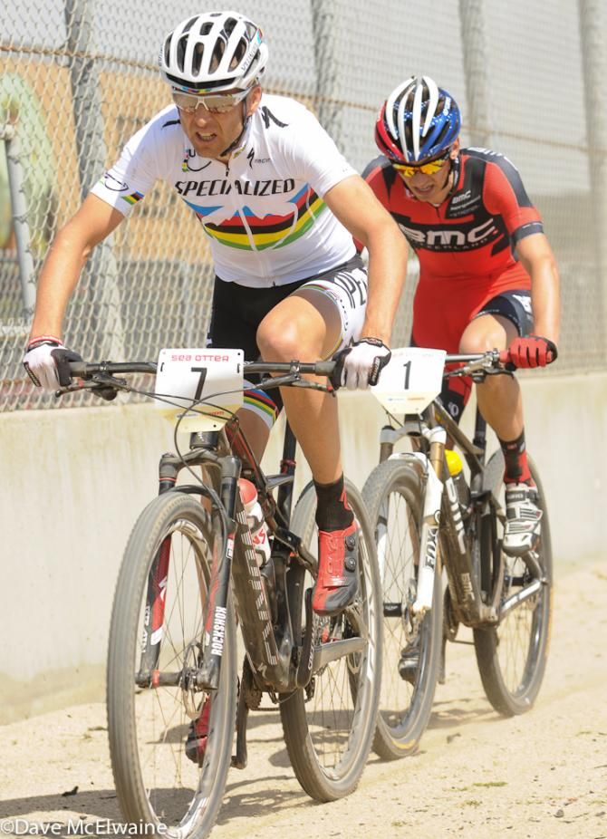 Christoph Sauser (Specialized) leading with a half lap to go