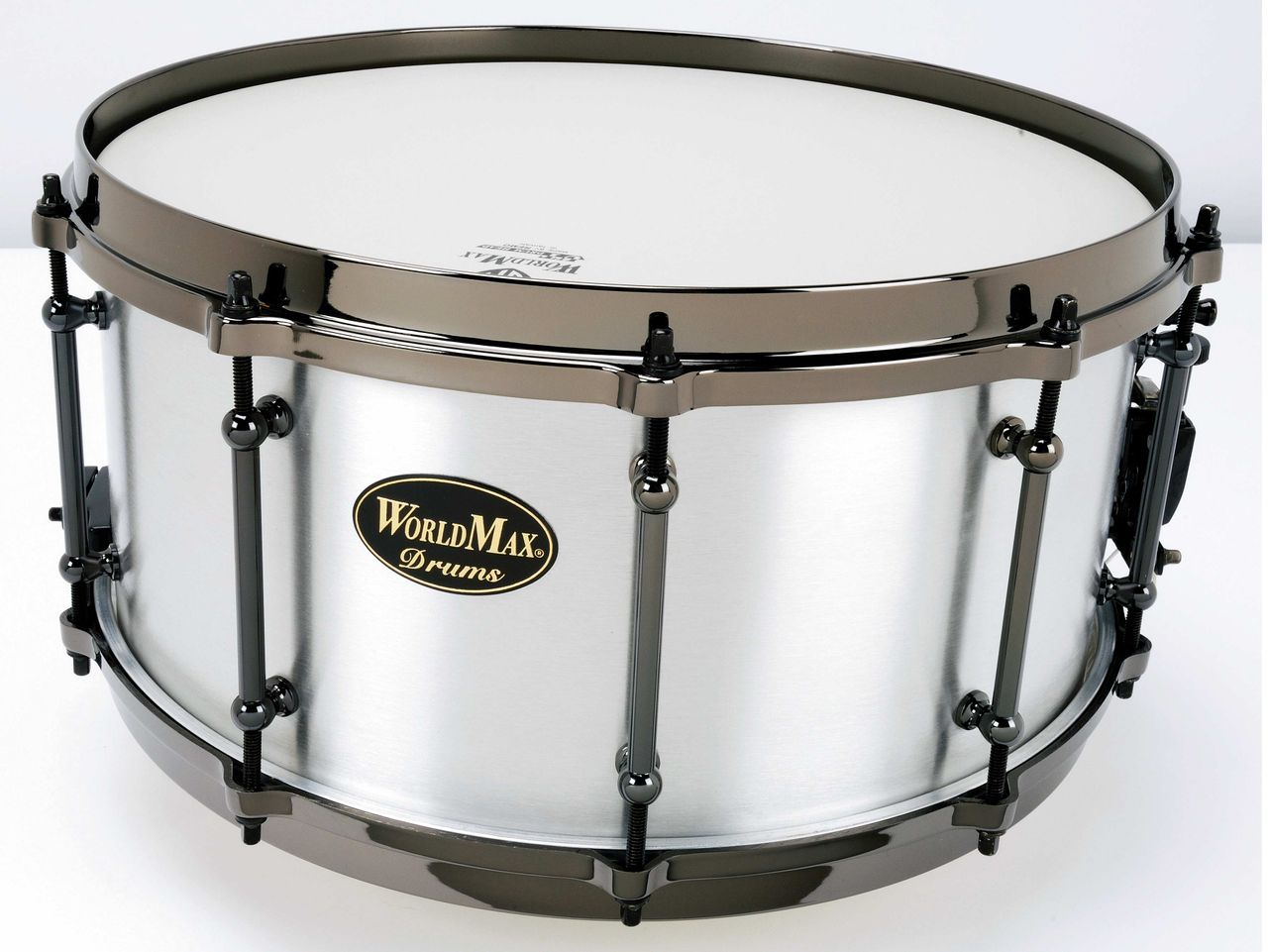 The 3mm Aluminium snare has a nice brushed finish, shame about the ugly badge though