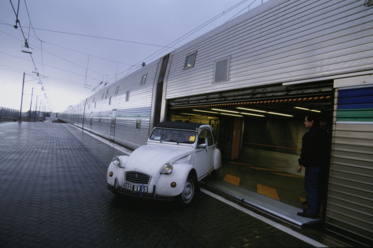 1ST WORKING DAY OF THE EUROTUNNEL SHUTTLE