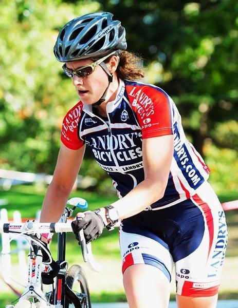 Sara Bresnick-Zocci (Pedal Power Coaching-Landry's) running the barriers just seconds from the leaders.