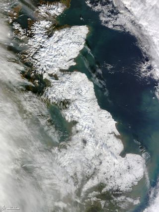 Great Britain covered in snow