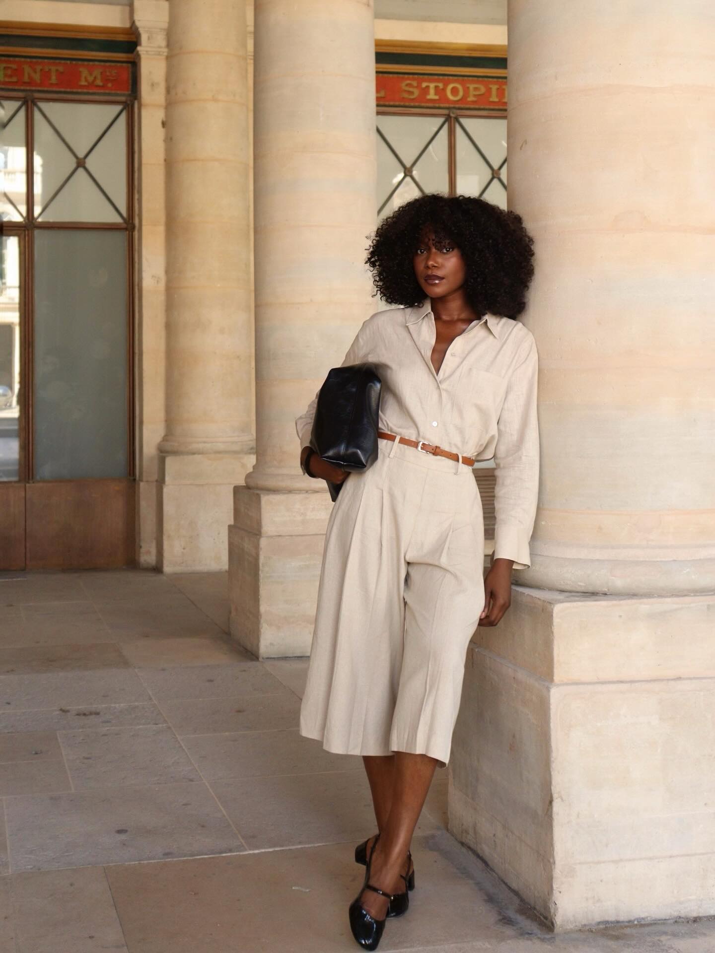 2025 French summer fashion trends: @andi_mun wearing linen coordinates