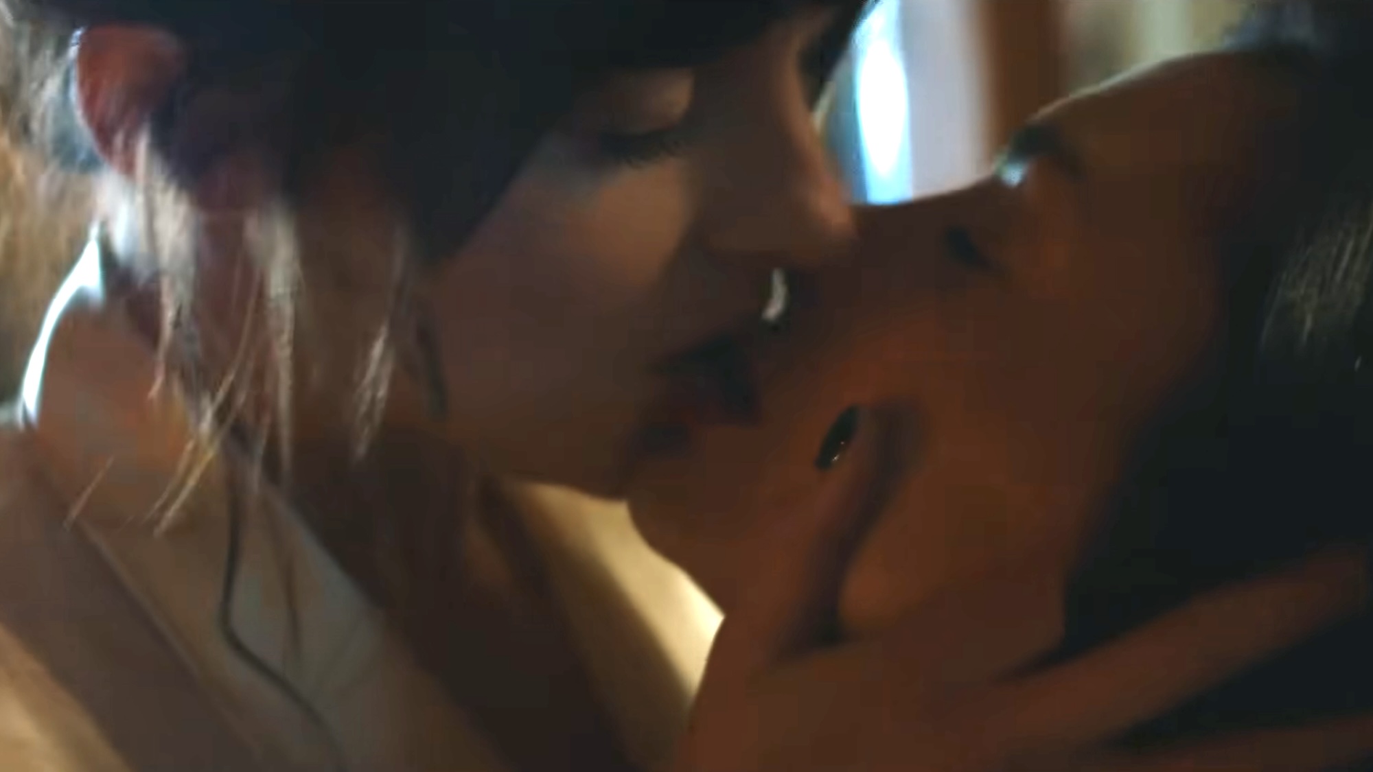 Dakota Johnson and Anne Hathaway kissing in Verity's trailer.