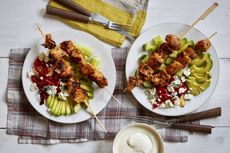 chicken souvlaki with avo and feta