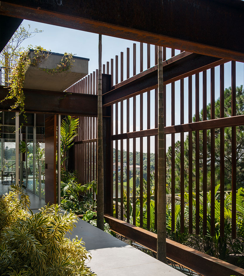 Casa Mirante: Brazilian firm FGMF designs a stylishly functional family home