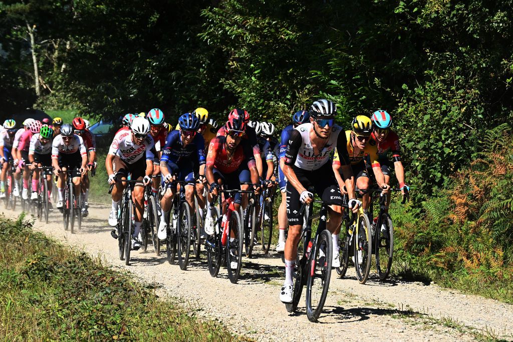 Felix Gro&szlig;schartner&nbsp; (UAE Team Emirates) leads the field into the unpaved section