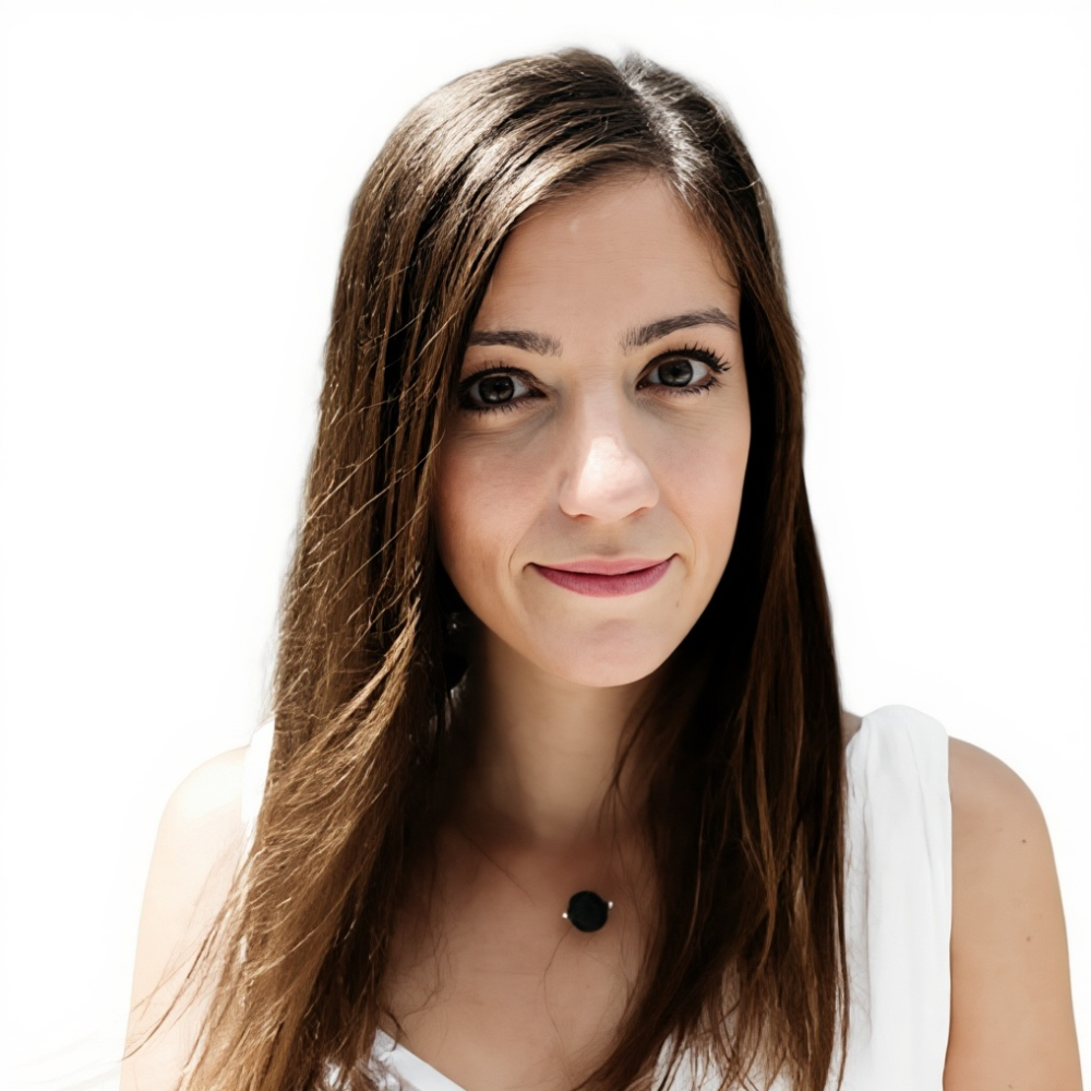 Alina Enache headshot