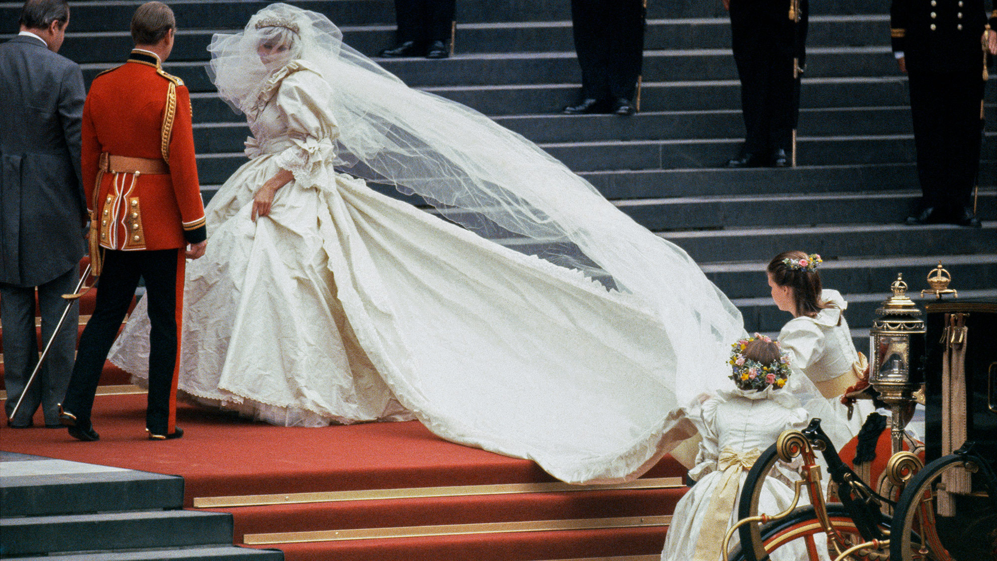 Princess Diana's Wedding Dress Display at Kensington Palace | POPSUGAR  Fashion UK