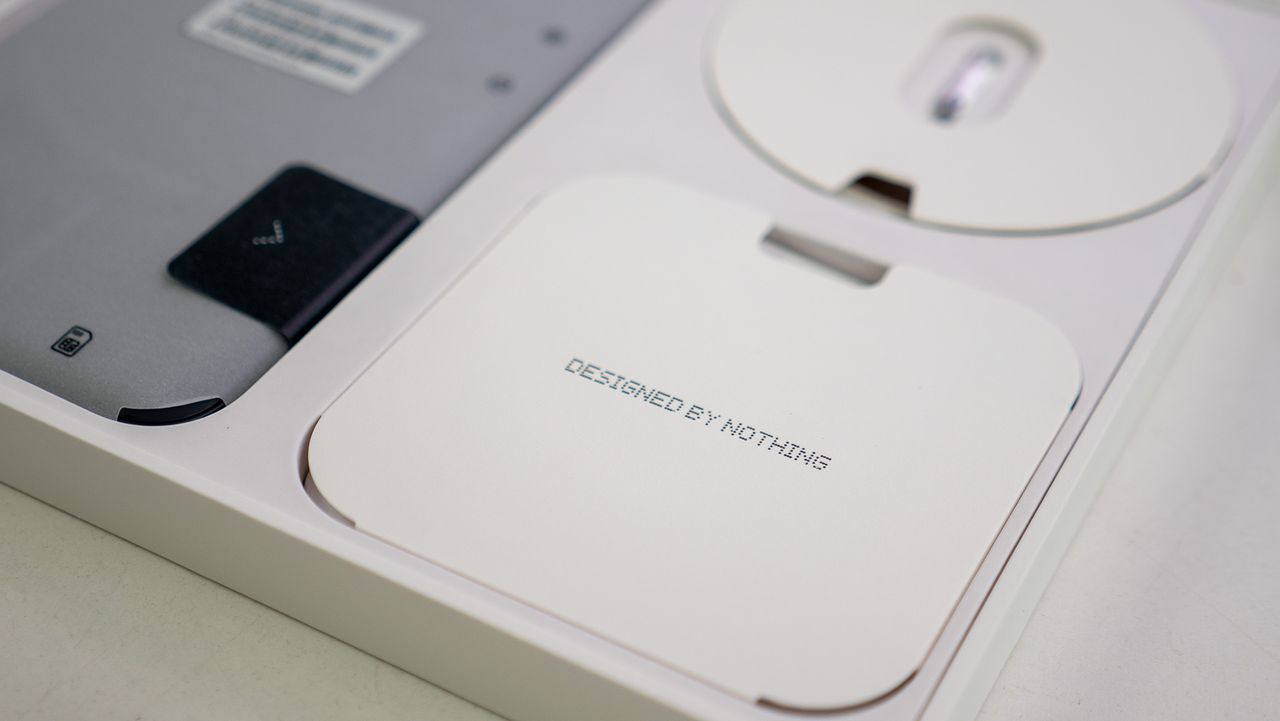 Unboxing the Nothing Phone (2)