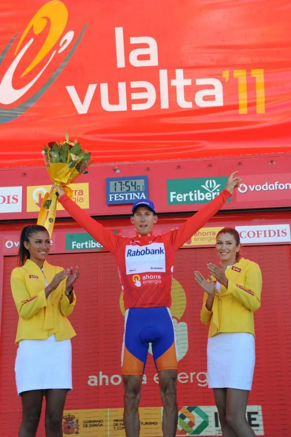 Bauke Mollema (Rabobank) moves into the overall lead.