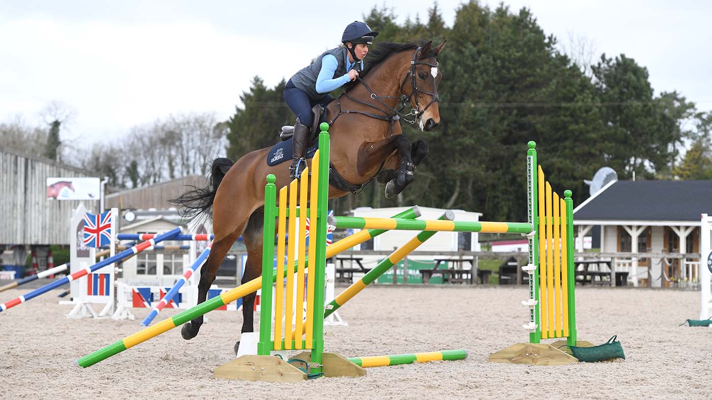 Kitty King training showjumping