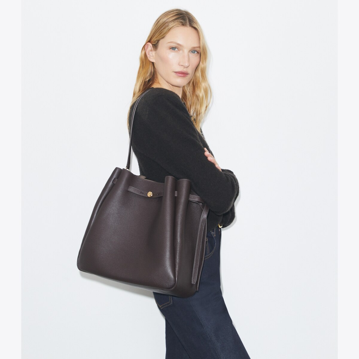 Large Romy Bucket Bag in Brown, Size Os