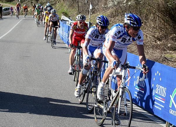 Niklas Axelsson (Serramenti PVC Diquigiovanni-Androni Giocattoli) does damage.