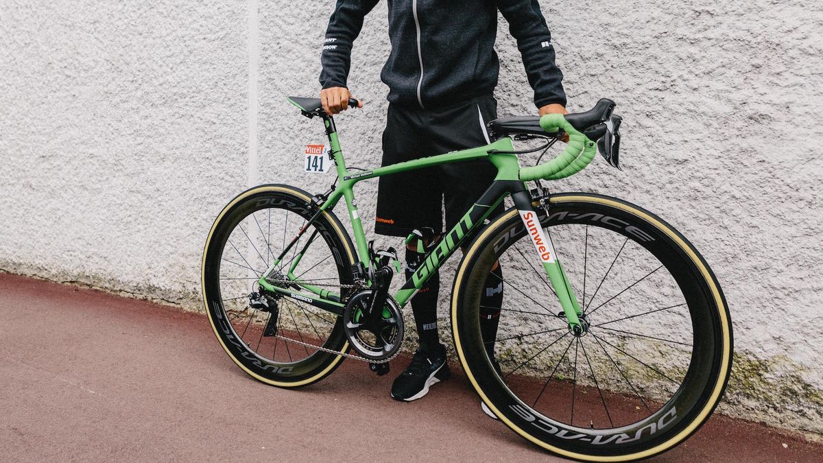Michael Matthews was presented with a green Giant TCR ahead of the final stage into Paris