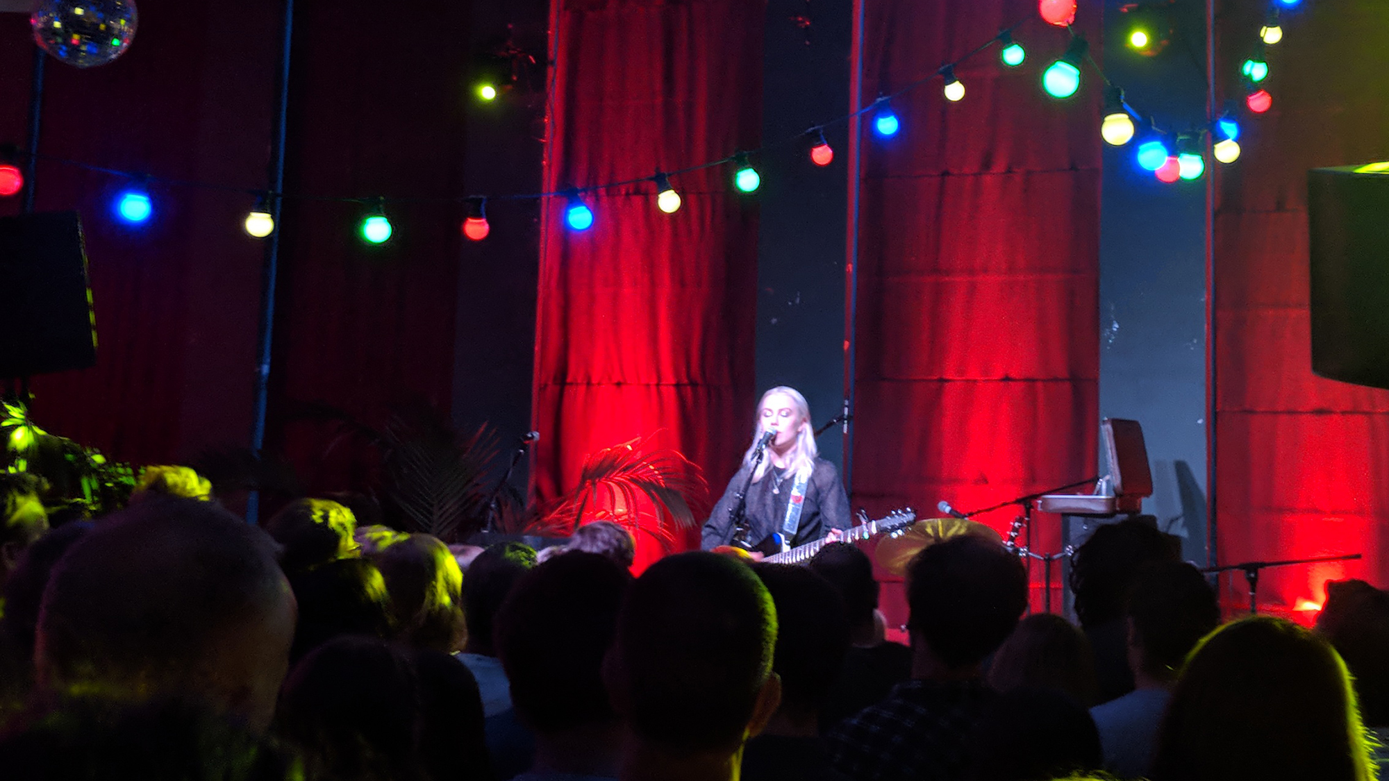 Phoebe Bridgers live