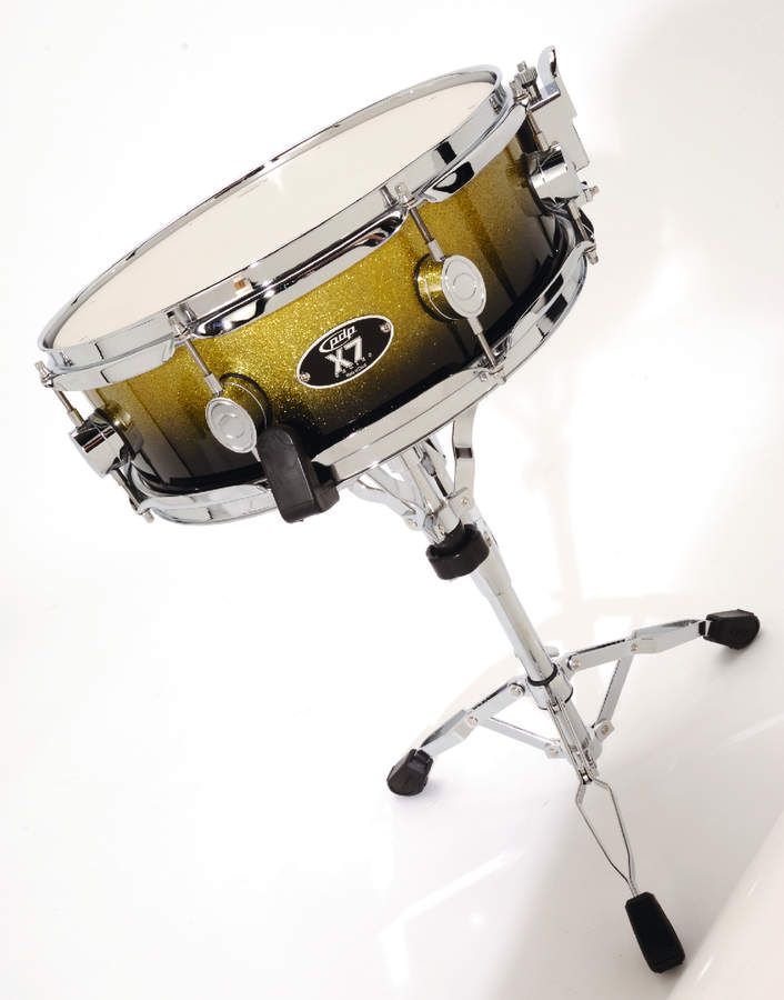 Sparkle lacquers ensure the kit&acute;s looks are up there with any contemporary kit