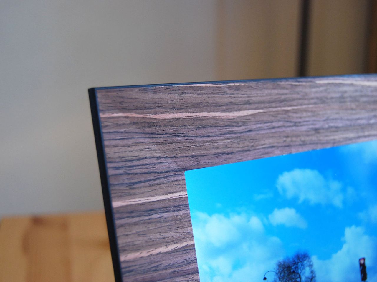 Nix Lux digital photo frame keeps it simple and succeeds