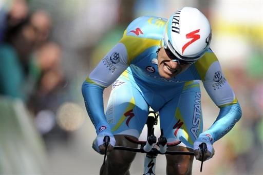 Alexandre Vinokourov (Astana) powers to the finish line for 9th place.