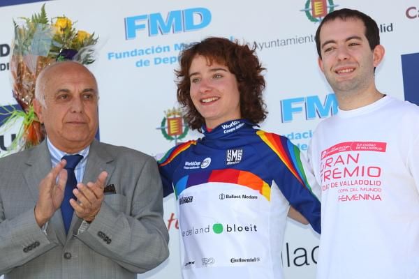 World Cup leader, Marianne Vos (Nederland Bloeit) on the podium