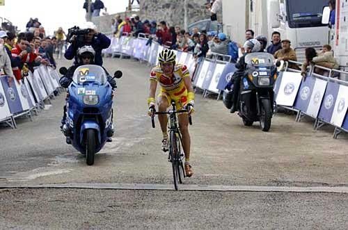 Jos&eacute; Gomez Marchante (Saunier Duval-Prodir) takes third place.