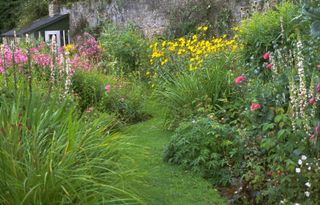 cottage garden layout ideas: lush flowerbeds