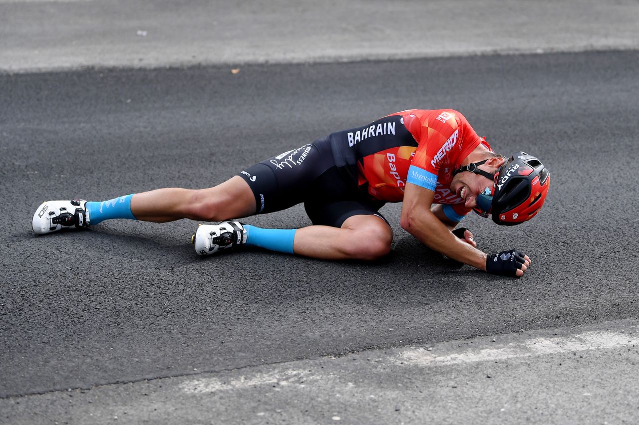 Mikel Landa crashes out of the Giro d&#039;Italia 2021