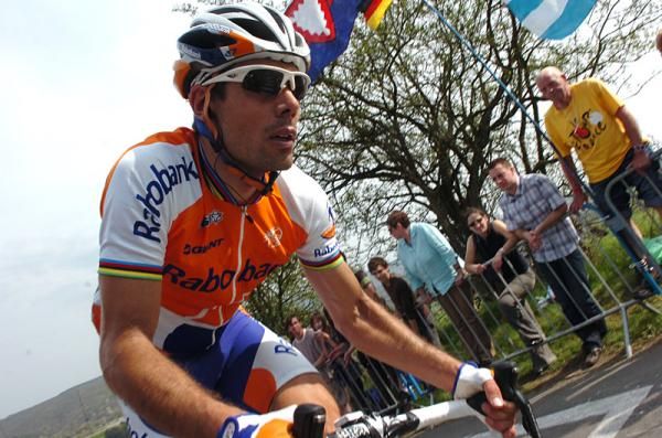 Oscar Freire (Rabobank) on the La Redoute ascent.