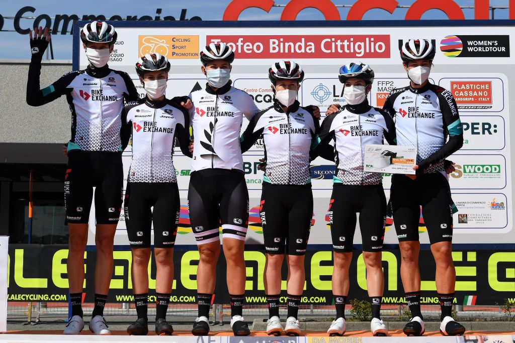 CITTIGLIO ITALY MARCH 21 Start Podium Amanda Spratt of Australia Lucy Kennedy of Australia Georgia Williams of New Zealand Ane Santesteban Gonzalez of Spain Janneke Ensing of Netherlands Urska Zigart of Slovenia and Team BikeExchange during the 45th Trofeo Alfredo BindaComune di Cittiglio 2021 Womens Elite a 1418km stage from Cocquio Trevisago to Cittiglio 257m Mask Covid safety measures Team Presentation TrBinda UCIWWT on March 21 2021 in Cittiglio Italy Photo by Tim de WaeleGetty Images