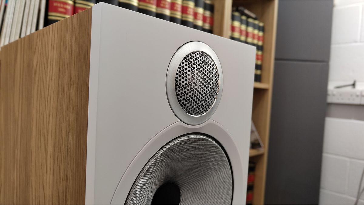 Floorstanding speakers: Bowers &amp; Wilkins 603 S3