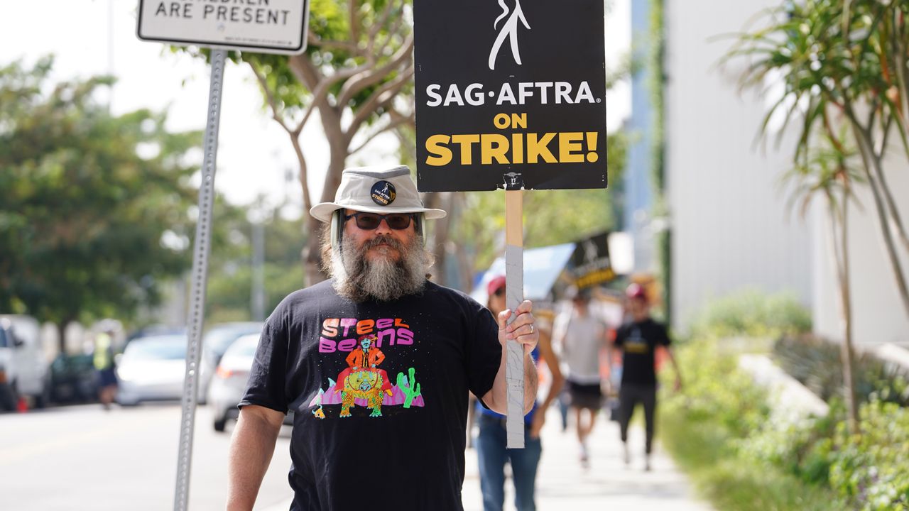 Jack Black on a SAG-AFTRA picket line