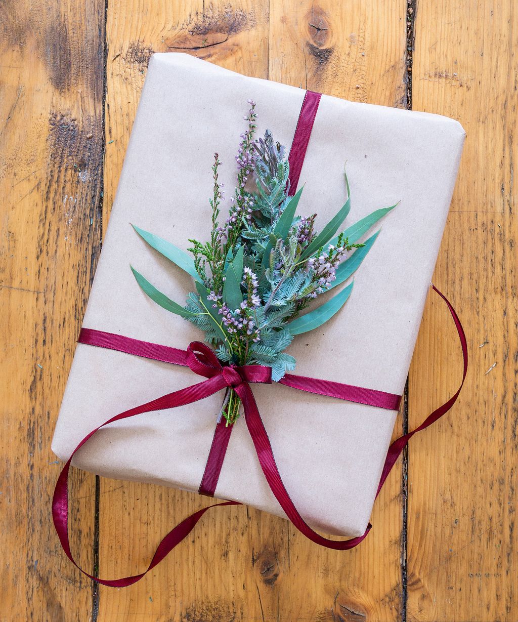 6 Last-Minute Holiday Decorations You Can Make Using Foliage
