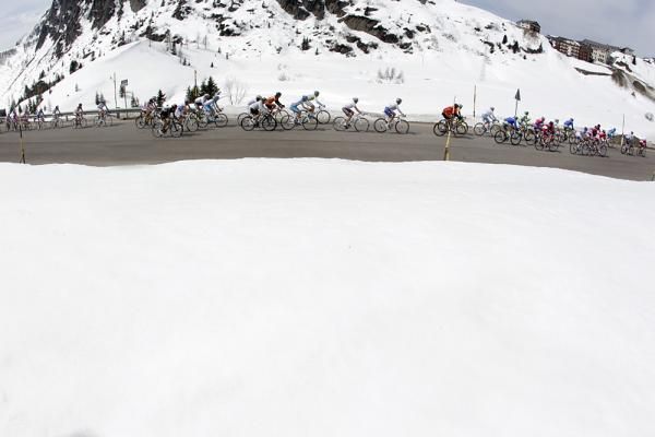 The race cuts its way through some late April snow